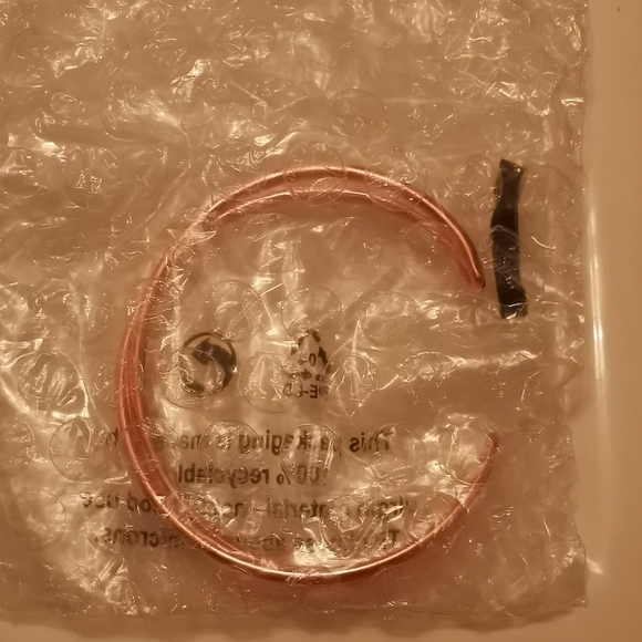 Rose gold criss cross cuff - Picture 2 of 3